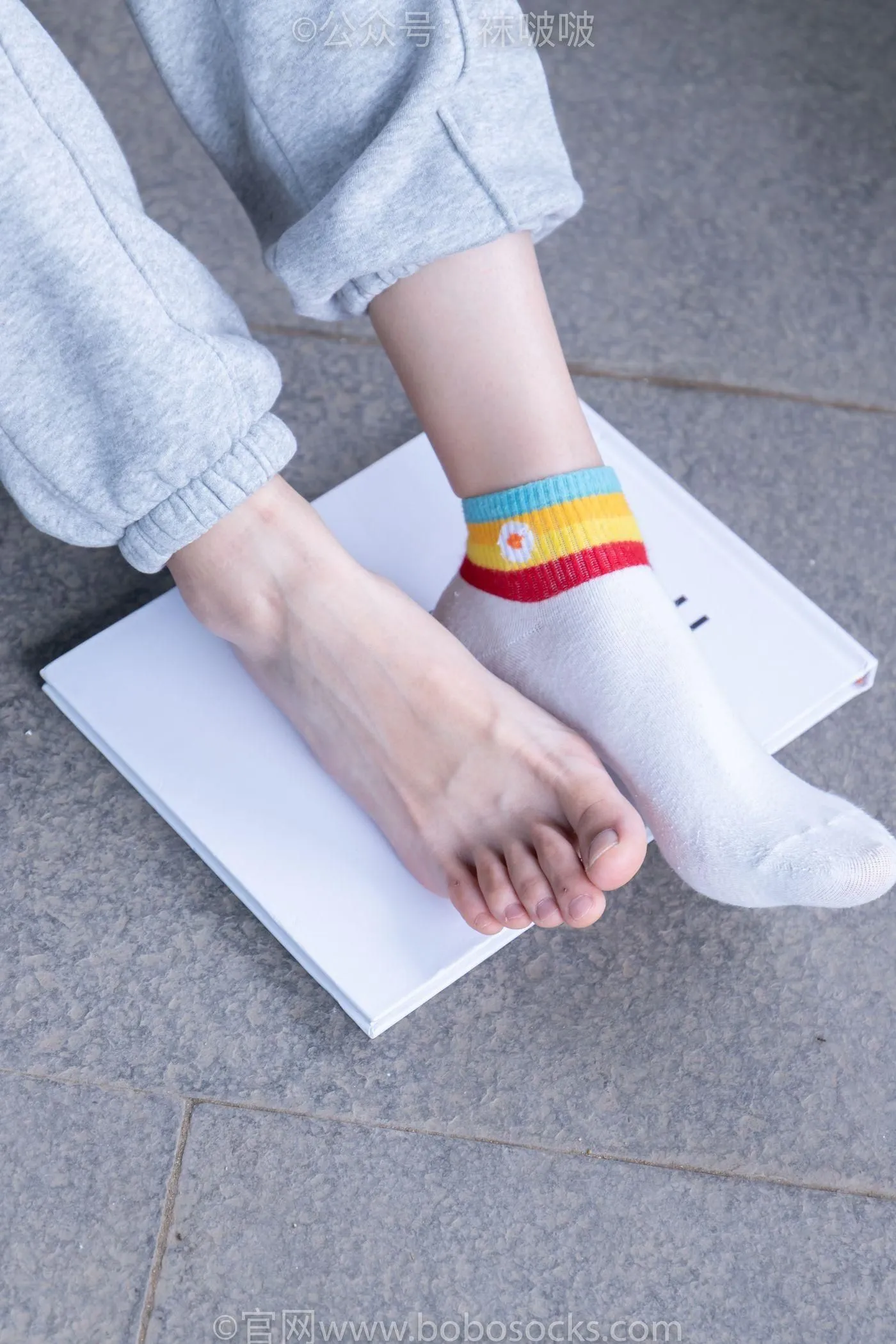 [BoBoSocks袜啵啵]NO.012 泡芙-运动鞋、白棉袜、裸足 [132P]插图8